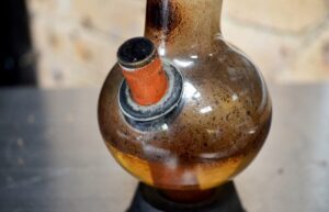 Simple steps to clean silicone bongs